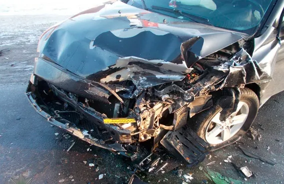На Ровенщине «ВАЗ» врезался в «Mitsubishi Lancer». Четыре человека в больнице — фото 1